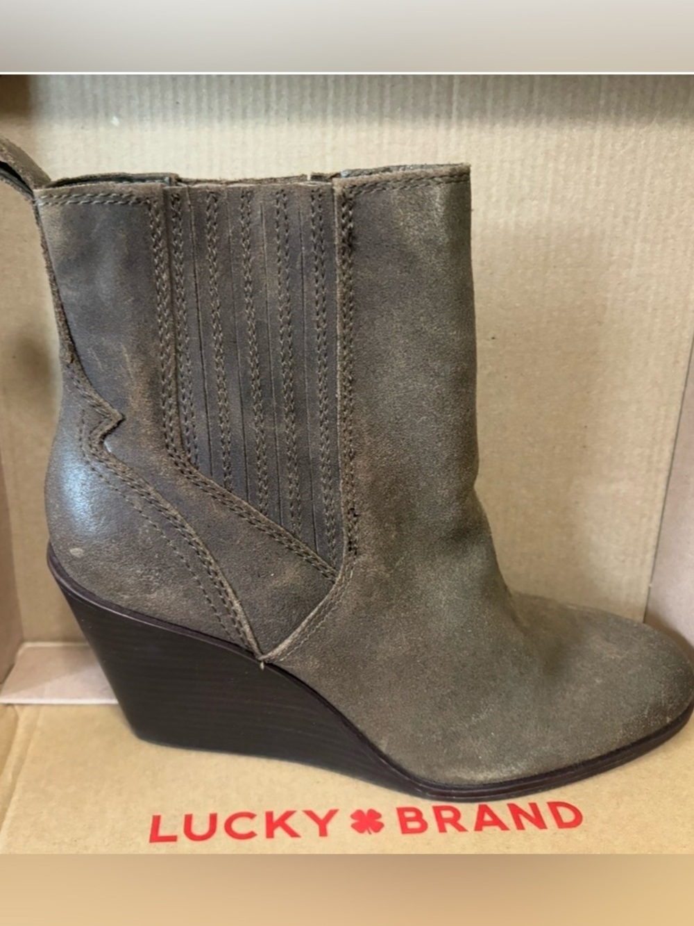 Lucky Brand Wilano NIB 8.5M Desert Palm Suede Wedge Chelsea Ankle Boots $149